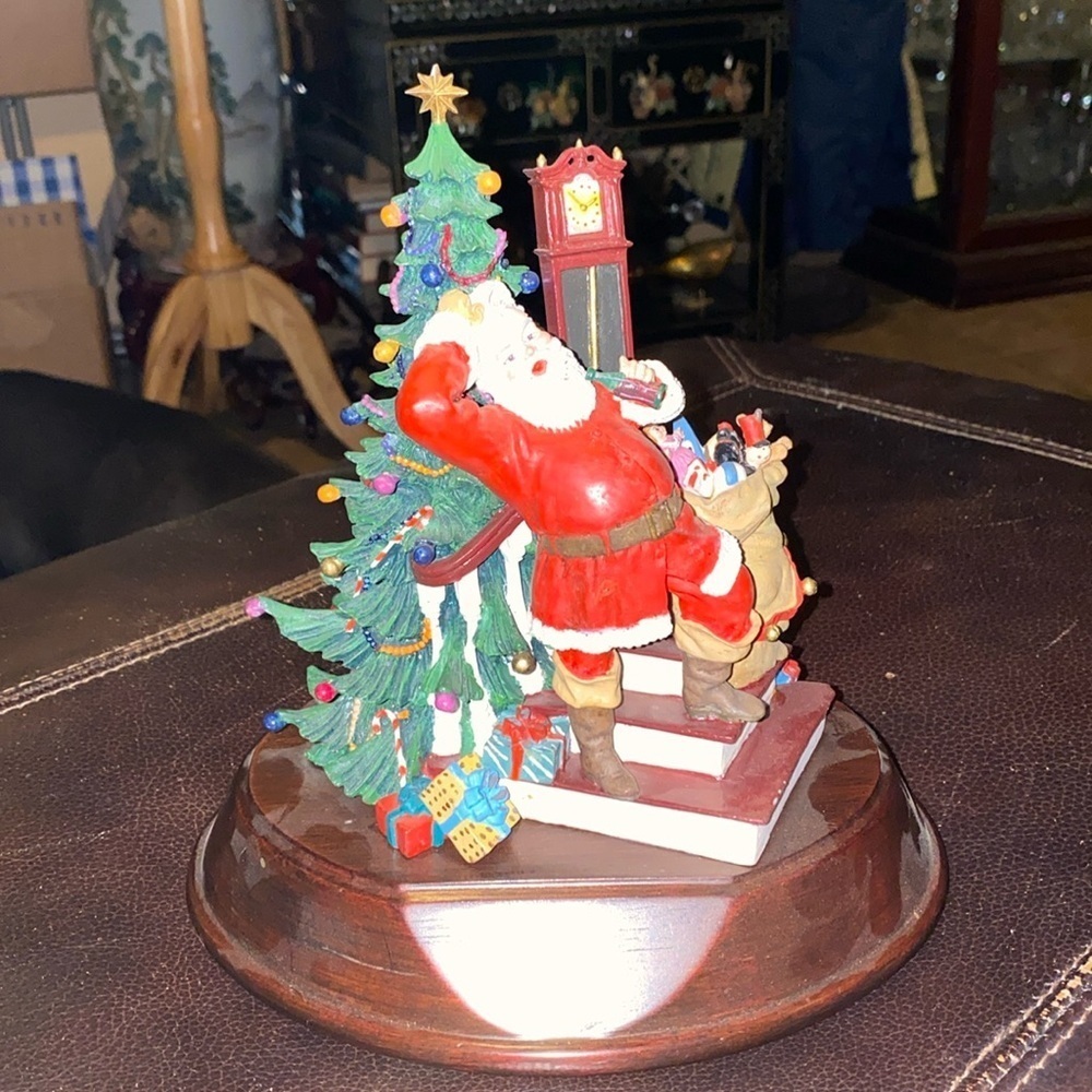 Antique limited edition 1993 Coca-Cola Santa Claus music box. By Franklin Mint